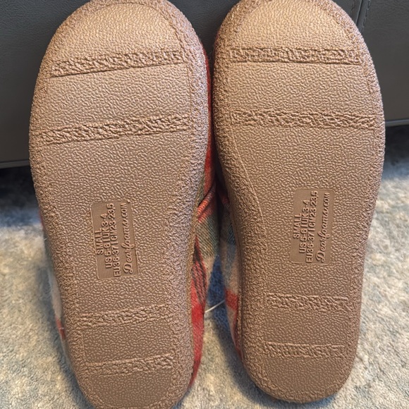 Dearfoams lady’s slippers- New without tags - Picture 5 of 7